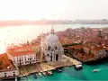 Venezia, con la sua Basilica maestosa e i canali scintillanti, fa sorgere la domanda: qual è la regione più bella d'Italia?
