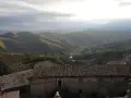 Panorami mozzafiato e tetti antichi a Monte Santa Maria Tiberina. Cosa vedere in questo borgo incantevole tra le colline umbre.