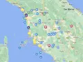 Mappa delle città toscane con icone per attrazioni, hotel e ristoranti. Si vedono Firenze, Pisa, Livorno e altre località.