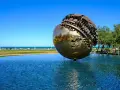Scultura Sfera Grande sul lungomare di Pesaro, un'idea per le cose da fare a Pesaro.