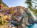 Case colorate a picco sul mare, un sogno per il tuo weekend settembre dove andare.