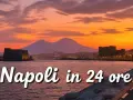 Tramonto su Napoli con Castel dell'Ovo e Vesuvio. Un itinerario Napoli 1 giorno per scoprire la città.