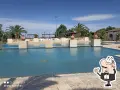 Piscina e palme a Tenuta Caradonna, un luogo ideale per rilassarsi. Le recensioni confermano la bellezza del posto.
