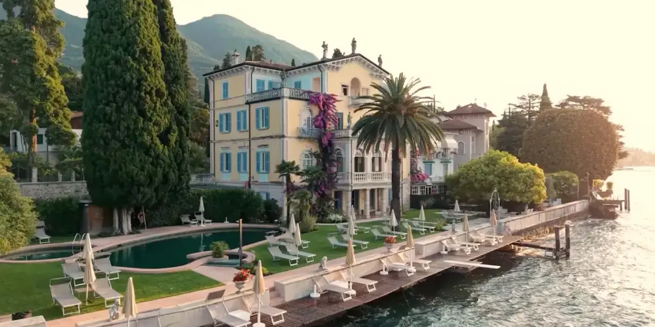 Villa storica con piscina e molo sul lago, un sogno di vacanza all'Hotel Sole del Baldo.