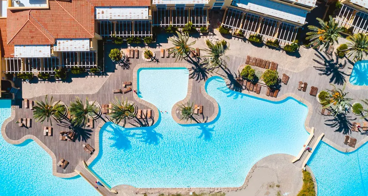 Esperienza Argonauti Sea Life: recensioni positive per questo resort con piscine cristalline e palme.