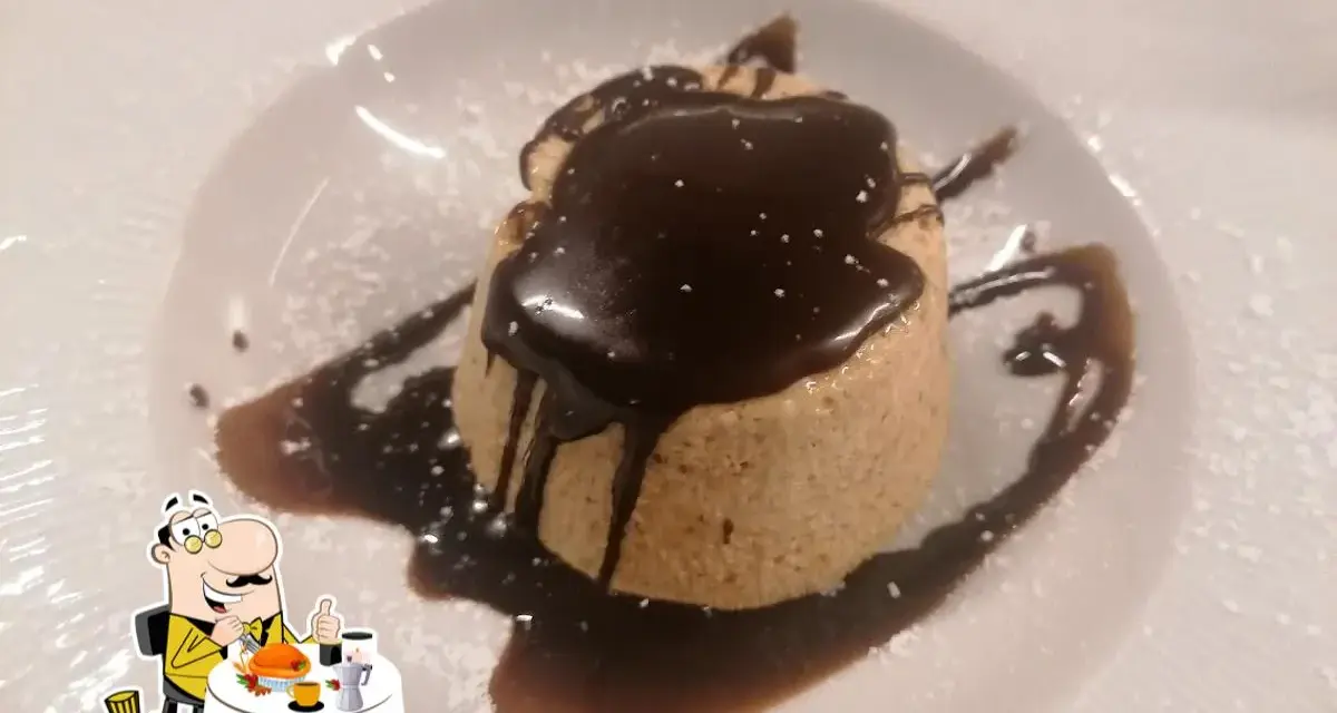 Delizioso dolce al cioccolato, un'opera d'arte culinaria che ricorda la bontà de la muciara Milazzo.