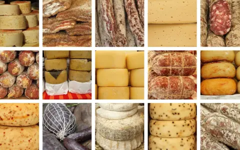 Assortimento di formaggi e salumi, un invito a scoprire cosa mangiare in Toscana: pecorini, finocchiona, lardo e tanto altro.