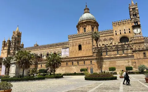 Cattedrale di Palermo, un must per chi cerca cosa vedere a Palermo in un giorno. Architettura maestosa e fascino storico.