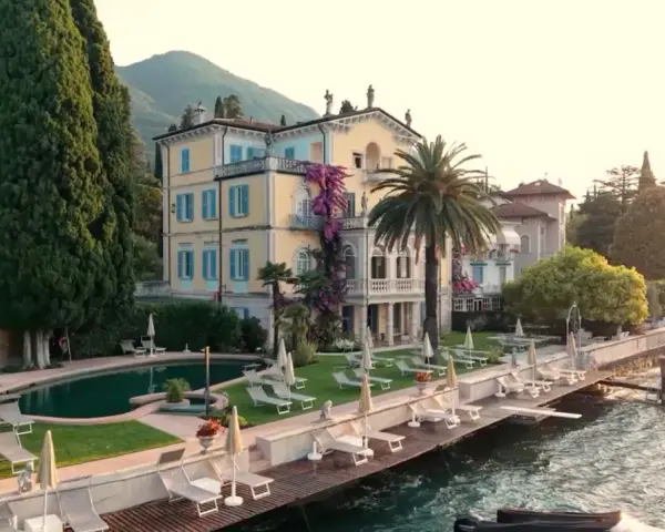 Villa storica con piscina e molo sul lago, un sogno di vacanza all'Hotel Sole del Baldo.