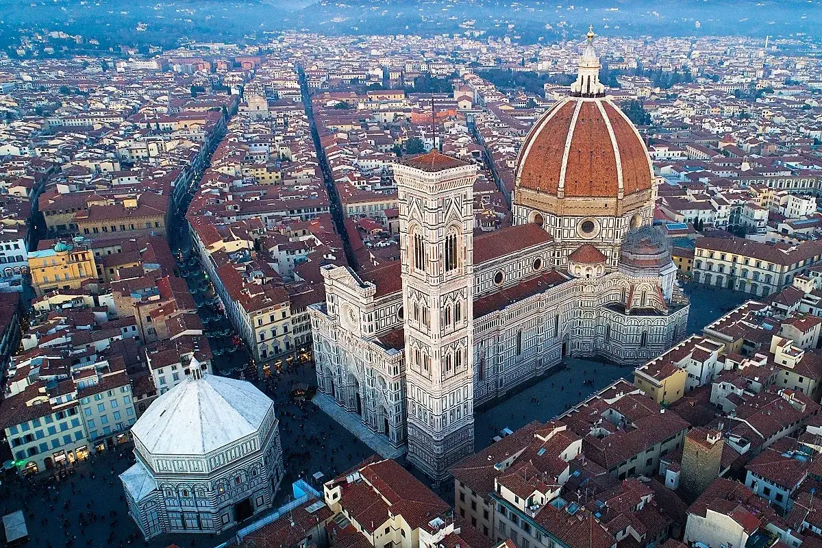 Vista aerea di Firenze: Duomo, Campanile di Giotto e Battistero. Perfetto per scoprire cosa vedere a Firenze in 3 giorni.