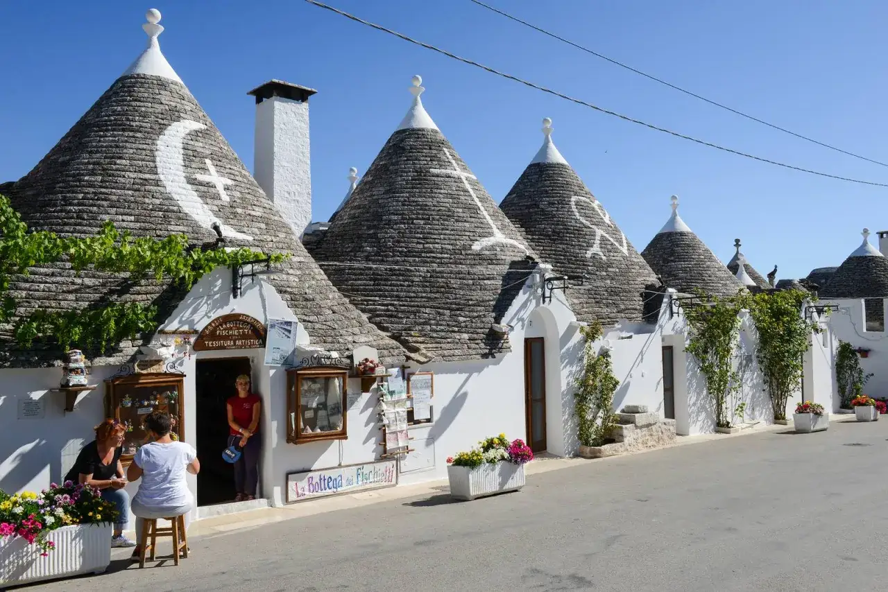 Trulli di Alberobello, un'esperienza unica tra negozi di artigianato e scorci pittoreschi. Scopri le cose da fare a Alberobello!